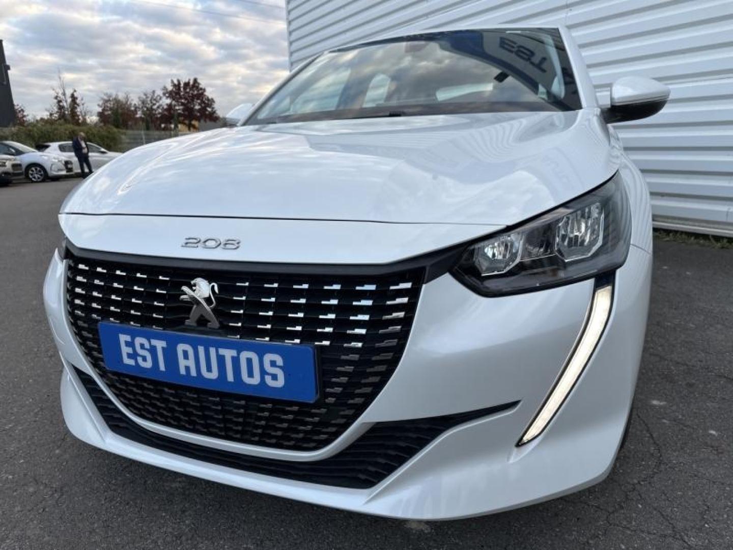 PEUGEOT 208
